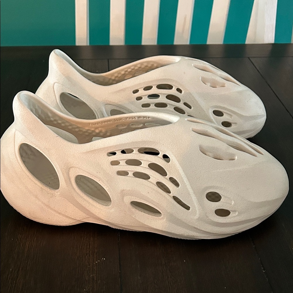 YZY FOAM RUNNERS